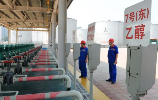 p57-乙醇汽油在河南、安徽等省份“全封閉式”推廣。視覺(jué)中國(guó)