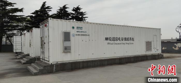 儲(chǔ)能站現(xiàn)場(chǎng)。　夏衍 攝